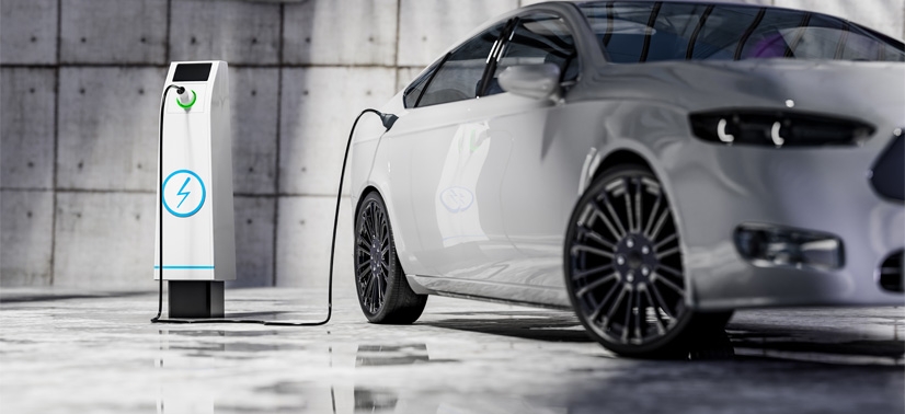 Carro sendo carregado em um eletroposto