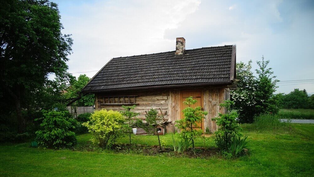 casa ecológica no meio da floresta